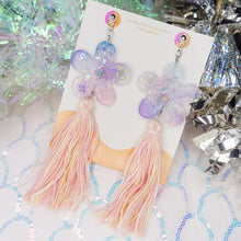 Load image into Gallery viewer, Festive Hooray Peranakan tassel all the way 4