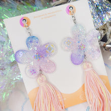 Load image into Gallery viewer, Festive Hooray Peranakan tassel all the way 4