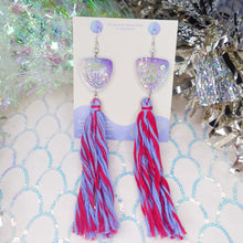 Load image into Gallery viewer, Festive Hooray Peranakan tassel all the way 5