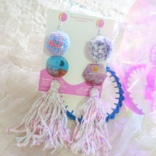 Load image into Gallery viewer, Vacation pomz and tassels all the way