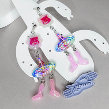 Load image into Gallery viewer, Doodles come alive Alien Floflo power walking on air