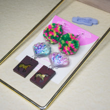 Load image into Gallery viewer, Shelly Medium Pomz Zen Unicorn