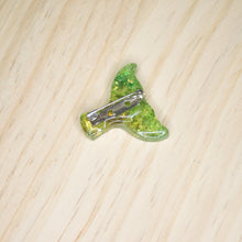 Load image into Gallery viewer, Mermaid tail brooch