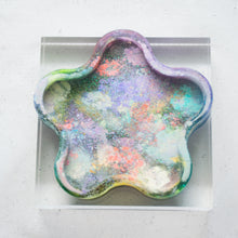 Load image into Gallery viewer, Rounded Flower 02 - Psychedelic Infinity Trinket Dish