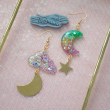 Load image into Gallery viewer, Face Pun(ch) Asy Cloudy Moon