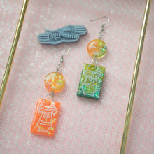 Load image into Gallery viewer, Face Pun(ch) Asy Emoji with clothes