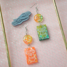 Load image into Gallery viewer, Face Pun(ch) Asy Emoji with clothes