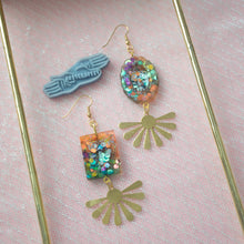 Load image into Gallery viewer, Face Pun(ch) Floral Shapeys