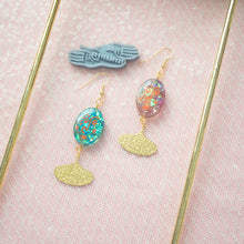 Load image into Gallery viewer, Face Pun(ch) Oval Shapey