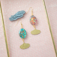 Load image into Gallery viewer, Face Pun(ch) Oval Shapey