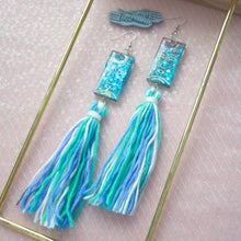 Load image into Gallery viewer, Face Pun(ch) Bar Tassels all the way