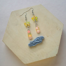 Load image into Gallery viewer, Spring Blooms Teardrop Florals