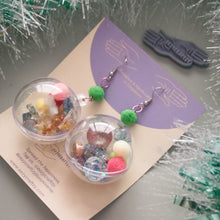 Load image into Gallery viewer, Jolly Shakers globes