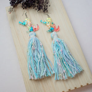 Meow with textured tassels all th way